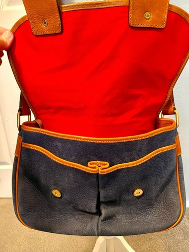 Dooney Bourke blaue Wildleder Umhängetasche Designer Handtasche hellbraun Leder rot innen - Bild 9 von 10