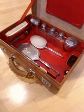 VINTAGE FAUX ALLIGATOR TRAVEL TOILETRIES CASE / w/ ACCESSORIES