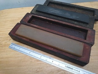VINTAGE NATURAL STONE OILSTONES IN TEAK BOXES FOR SHARPENING HONING TOOLS