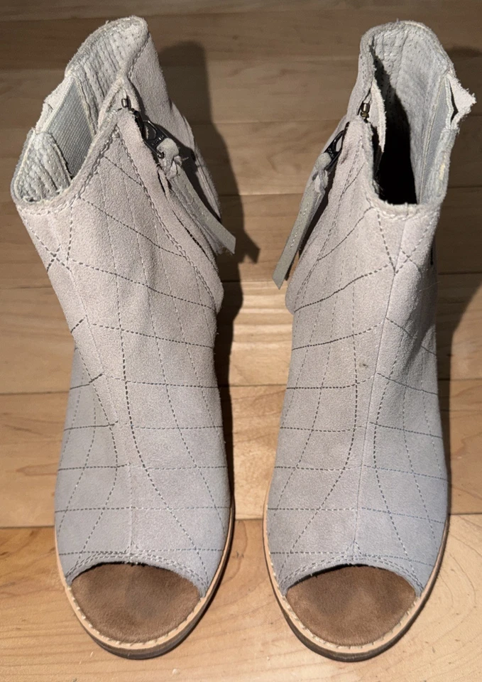 TOMS Women’s Majorca Quilted Suede Leather Peep Open Toe Heels Size 6 WORN ONCE! - Image 3 of 4