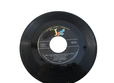 45 RECORD - LONNIE DONEGAN - DOES YOUR CHEWING GUM LOSE IT'S FLAVOR