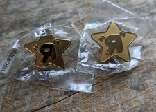 TWO NEW IN PACKAGE TOYS R US EMPLOYEE STAR PINS 523H