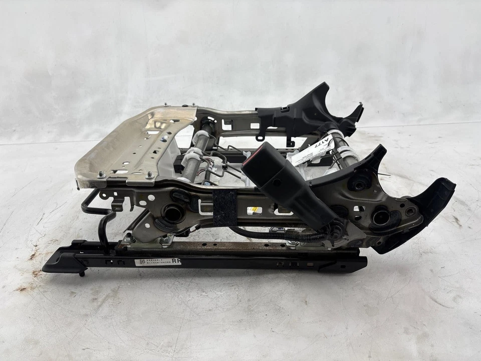 Marco de oruga asiento inferior delantero derecho Toyota Prius Prime 2017-2022 OEM Foto 3 de 4