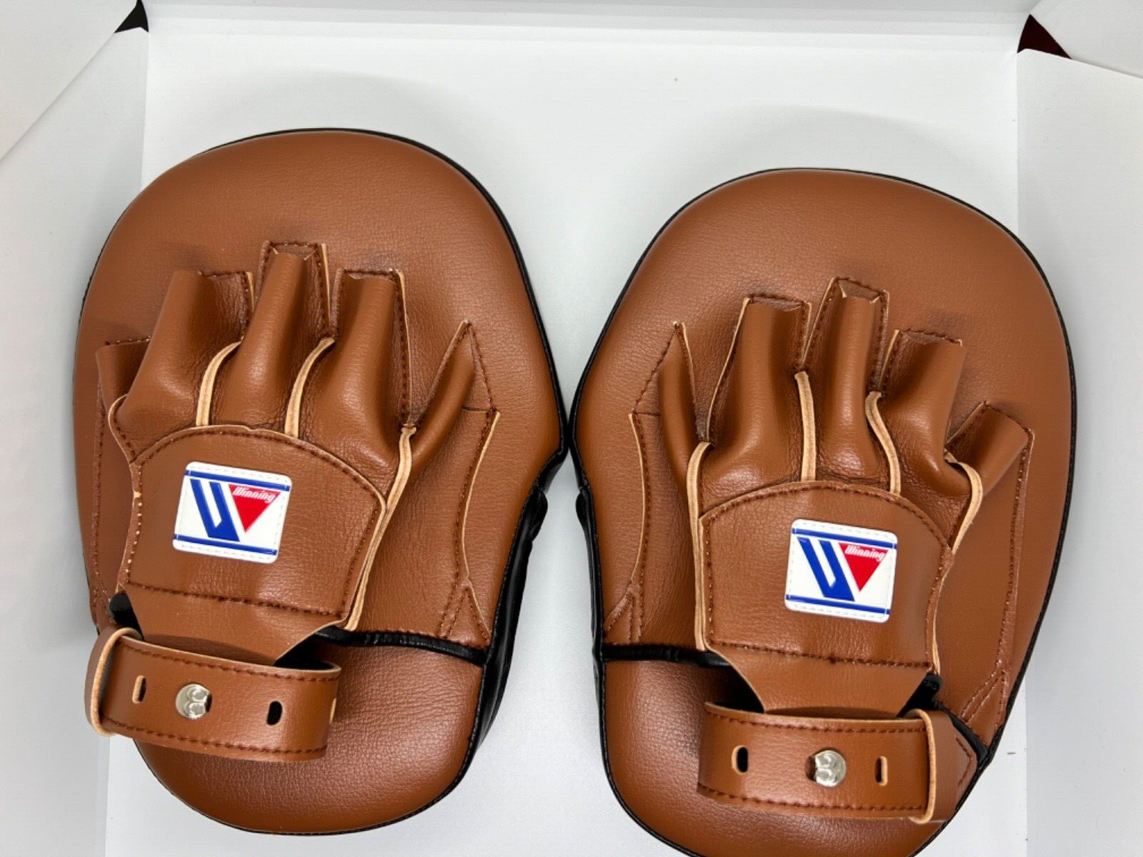Boxing Equipment Winning Focus Pads WINNING PORTER BOXING GLOVES