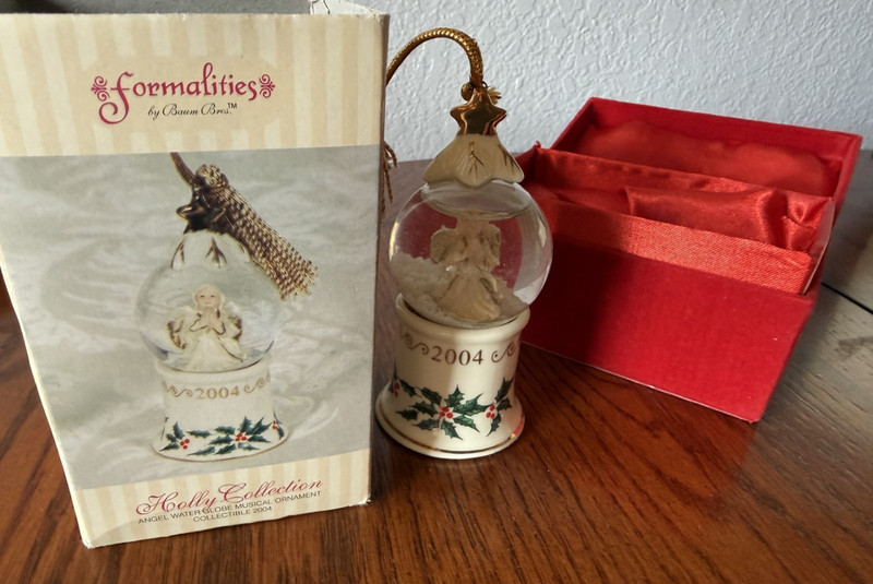 FORMALITIES HOLLY COLLECTION 2004 GLOBE BAUM BROS Angel Water globe