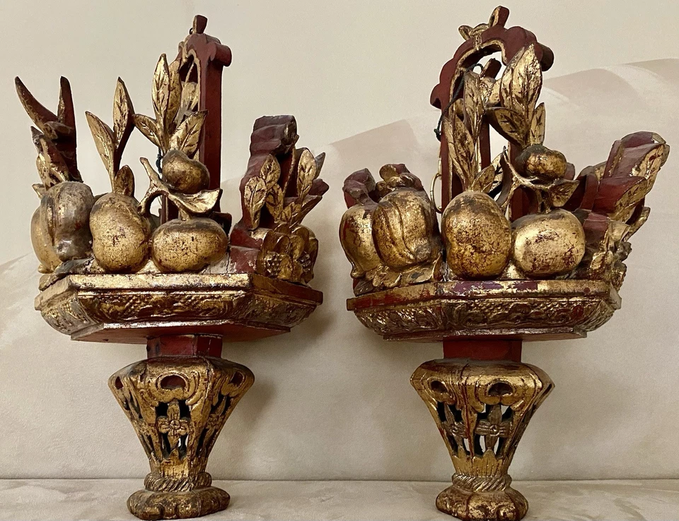 Par de linternas antiguas chinas de madera dorada con motivo de fruta siglo XIX Foto 3 de 4