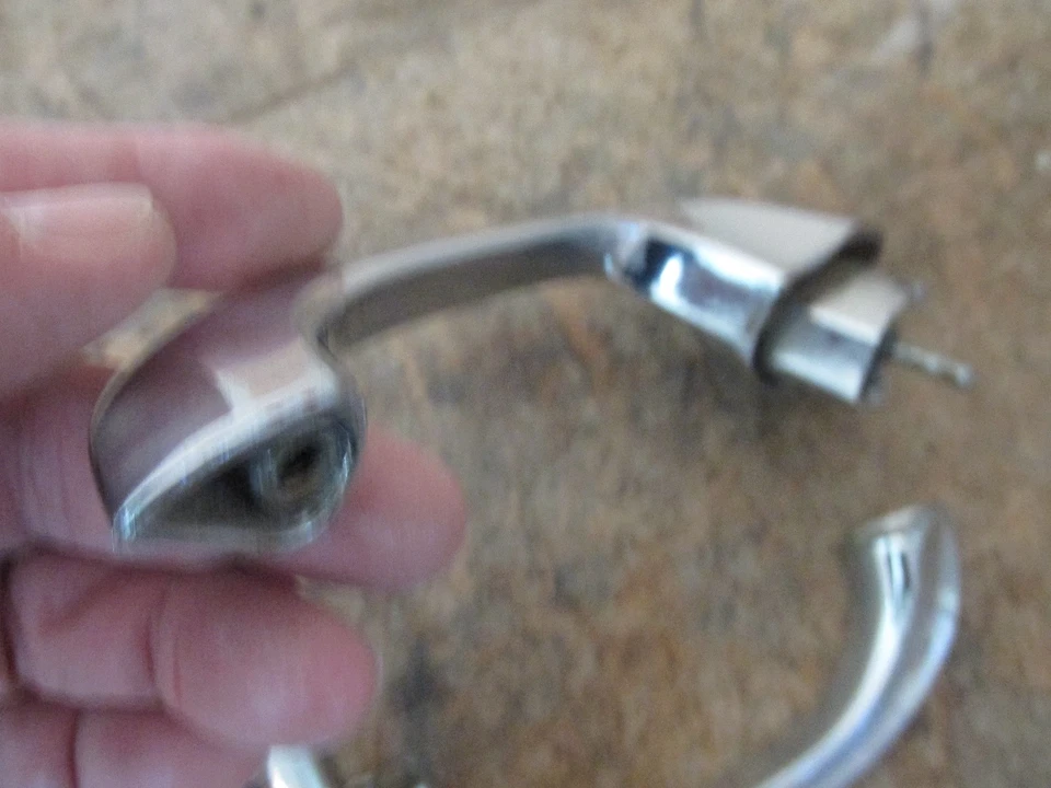 PAR DE MANIJAS DE PUERTA EXTERIOR IZQUIERDA RT ORIGINALES PARA 1968 1969 PONTIAC LEMANS, GTO Foto 4 de 4