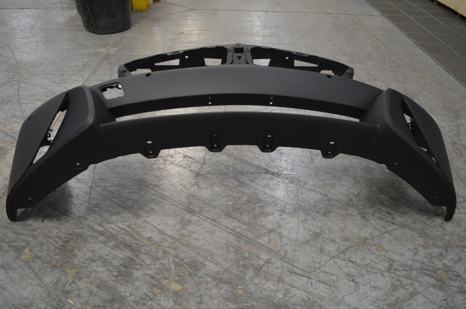 2014 2015 2016 2017 2018 BMW i8 FRONT BUMPER COVER OEM