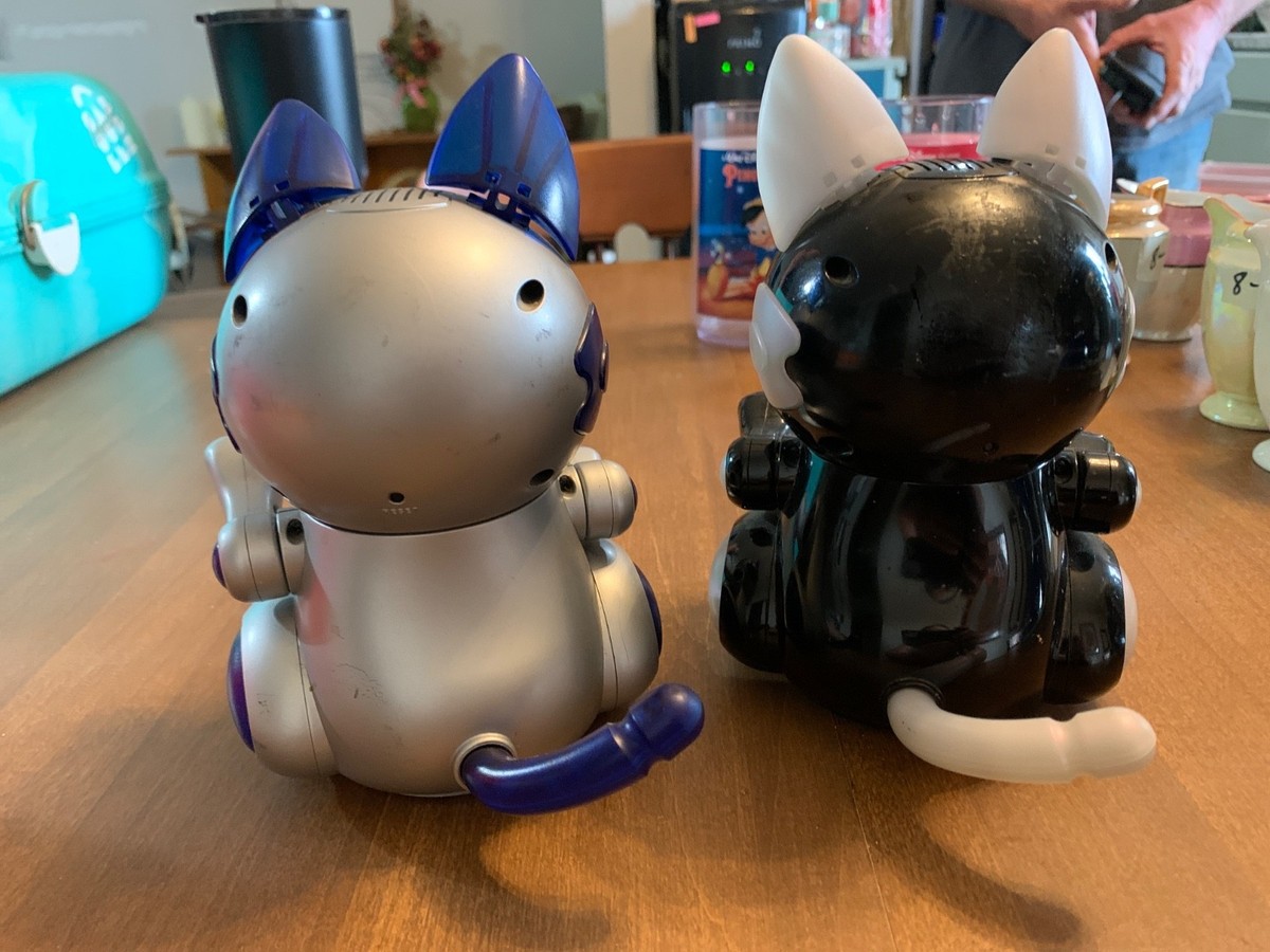 Set of 2 Sega Toys 2000 Tiger Electronics Meow Chi Robo Pet Cat