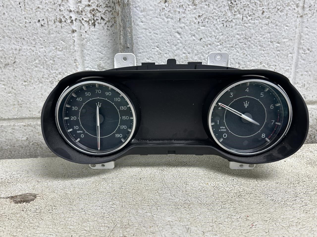 Maserati Levante 2022 Instrument cluster P/N 670153990