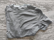 Kenneth Cole Performance Active Short Sleeve TShirt Medium MINT FREE SHIPPING