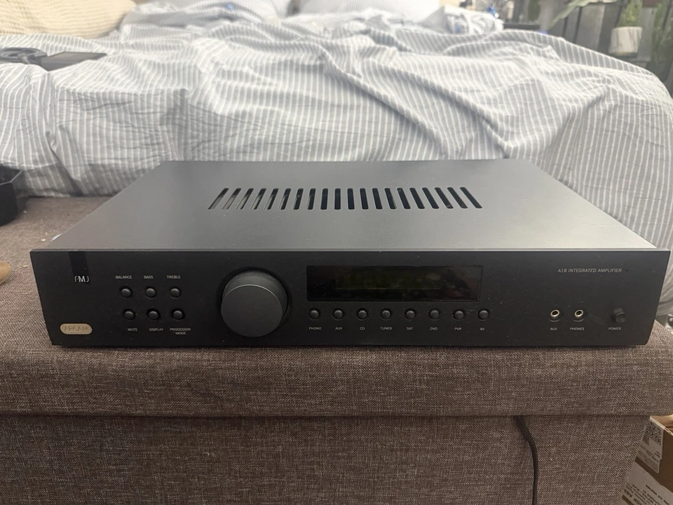 Amplificador integrado Arcam FMJ A18 en negro Foto 2 de 3
