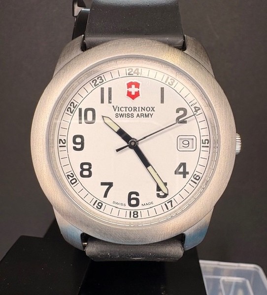 Reloj original Victorinox Swiss Army  mod. 25191.41  en buen estado , funciona.