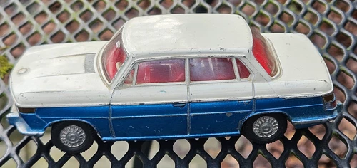 Dinky Toys #157 BMW 2000 Tilux - Original Vintage