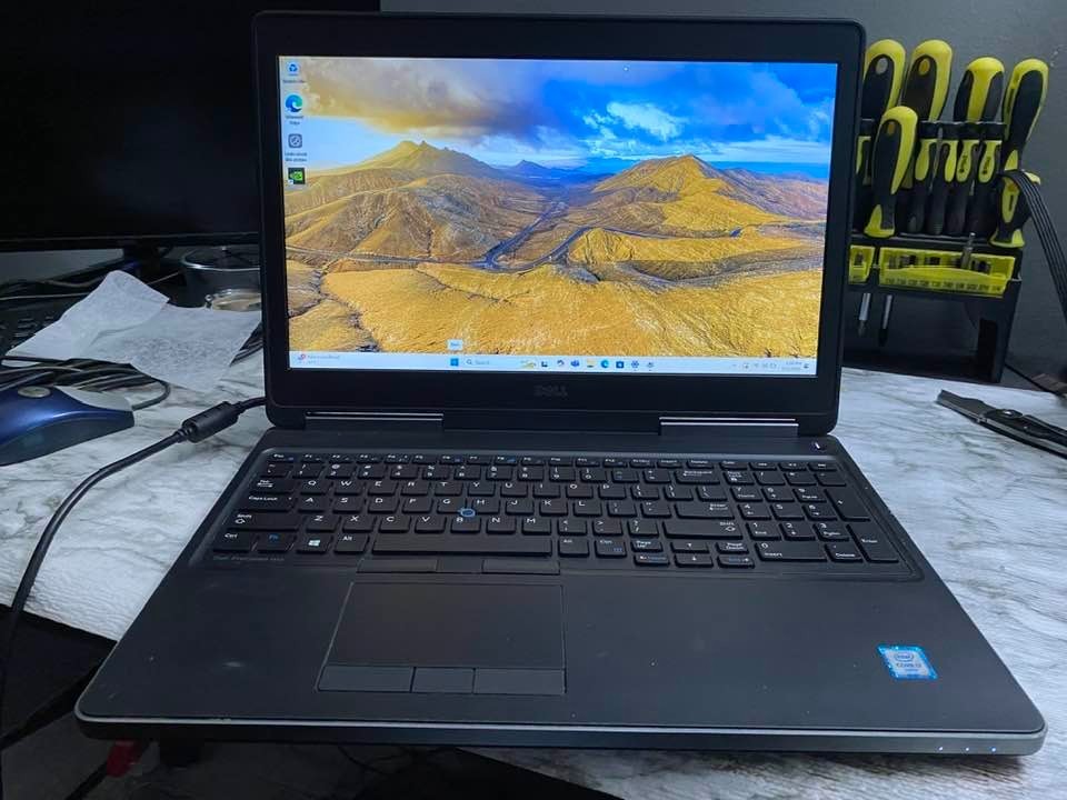 Dell Precision 7510 i7 Quad-Core Laptop