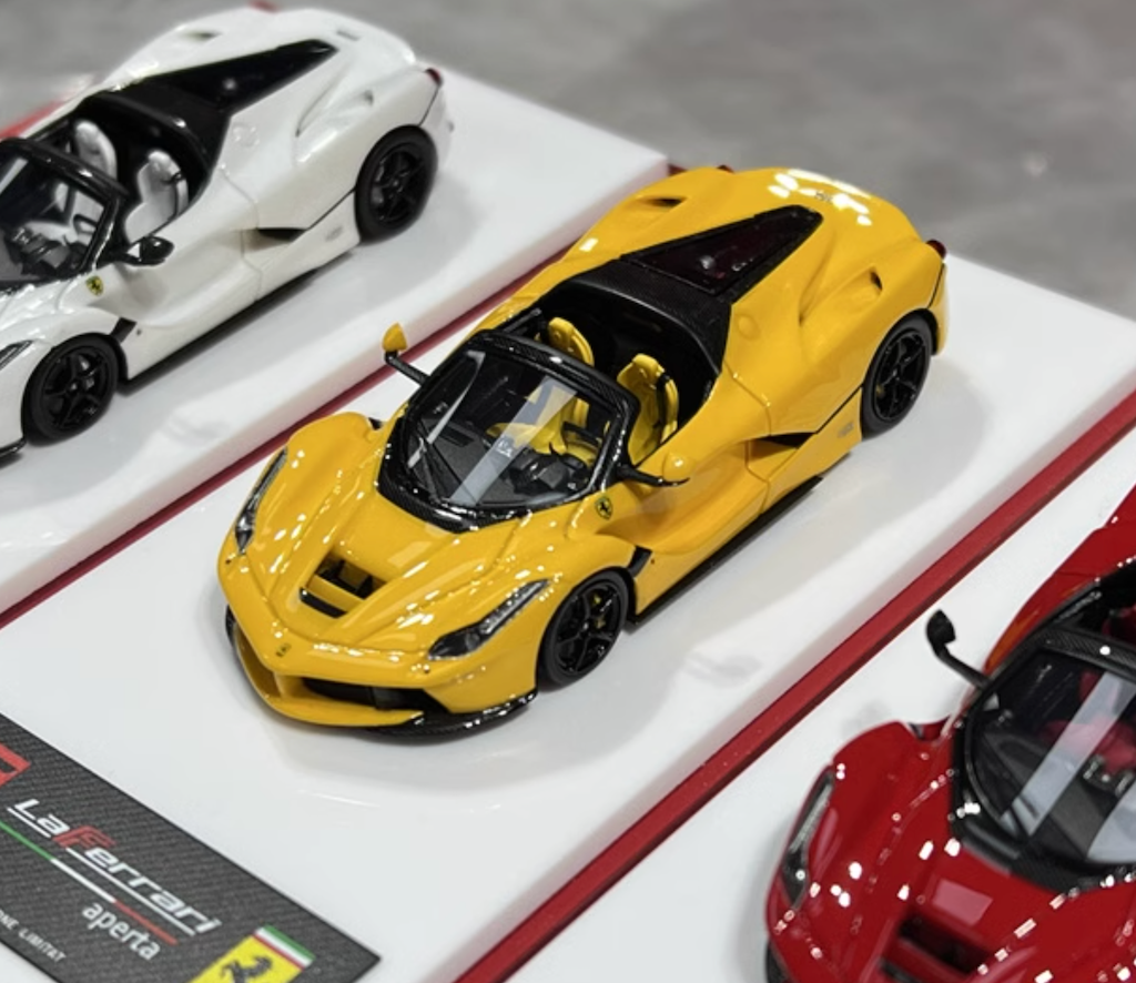 DMH 1:64 Yellow Laferrari Aperta Convertible Sport Model Diecast Resin Car