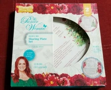 NEW! PIONEER WOMAN CHEERFUL ROSE SPECIAL HOLIDAY SHARING PLATE SET (2)