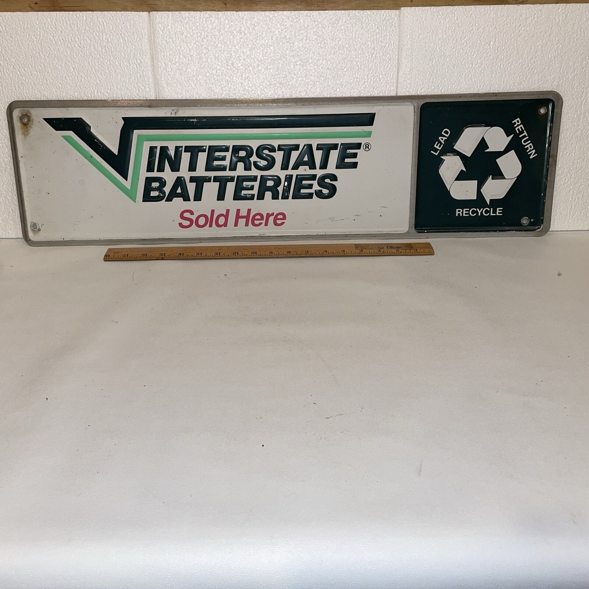 INTERSTATE BATTERIES 看板 サインボード アメリカン雑貨 Interstate Batteries Sold Here 8” X 30” Metal Advertising Sign