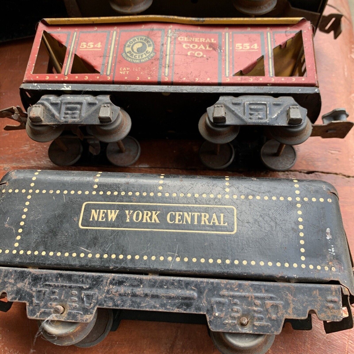 VINTAGE MARX TIN LITHO NEW YORK CENTRAL PASSENGER TRAIN SET, 6