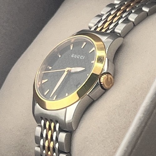 Reloj Gucci YA126512 G-Timless 27MM de acero inoxidable bicolor para mujer nunca usado - Imagen 4 de 23