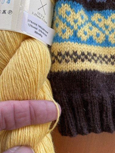 Lotus Yarns Mimi Mink/Cashmere/Wool Blend Lace Wt. Yellow28 Lot1404 328 Yards - Picture 4 of 5