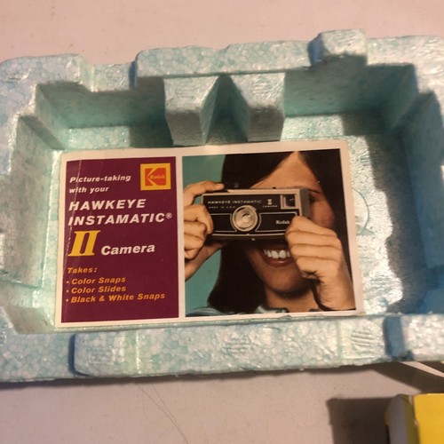 Vintage Collectible Kodak Hawkeye Instamatic II 2 126 Film Camera Flashcubes - Picture 2 of 8