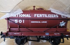 Bachmann 37-660 14 Ton Tank Wagon 501  National Fertilizers Ltd Livery OO gauge