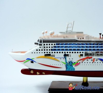NORWEGIAN DAWN SHIP LARGE 40'' LIBERTY SCALE FULLY BUILT SHIP MUSEUM MODEL