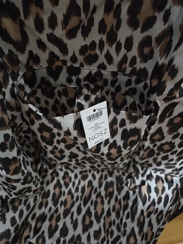 NWT Chico's Rain Poncho Hooded Packable Leopard/Cheetah Print Travel- Size O/S - Picture 7 of 16