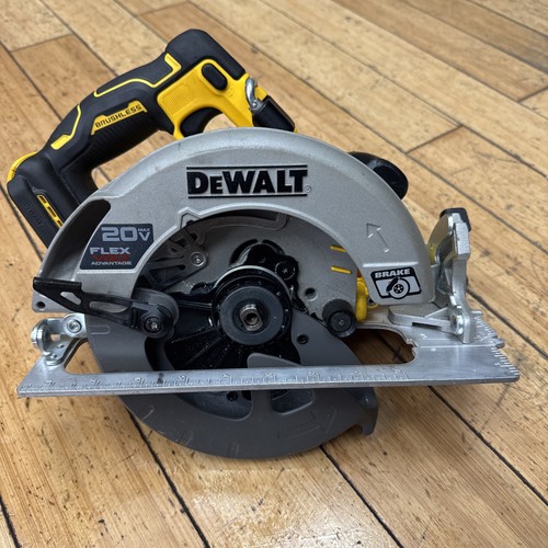 DEWALT DCS573  20V MAX 7-1/4" Brushless Cordless Circular Saw - Light Comes On