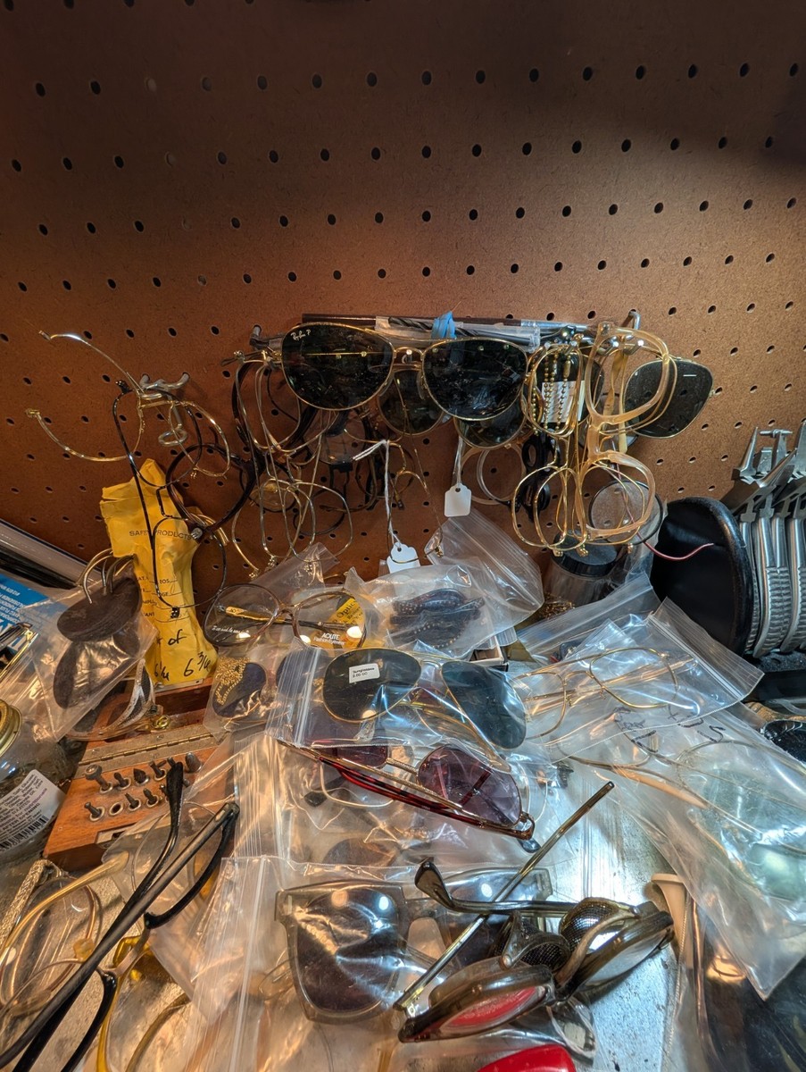 Sunglass and eyeglass repair equipment too much to list View 3