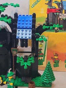 Lego 6054 Forestman's Hideout Near Complete