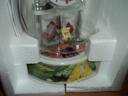 The Wizard Of Oz Anniversary Clock Ruby Slipper Pendulum Porcelain 9” Estate - Picture 4 of 10