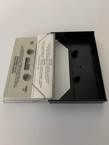 Christmas with Julie Andrews~Holiday Music~Cassette Tape - Foto 2 di 3
