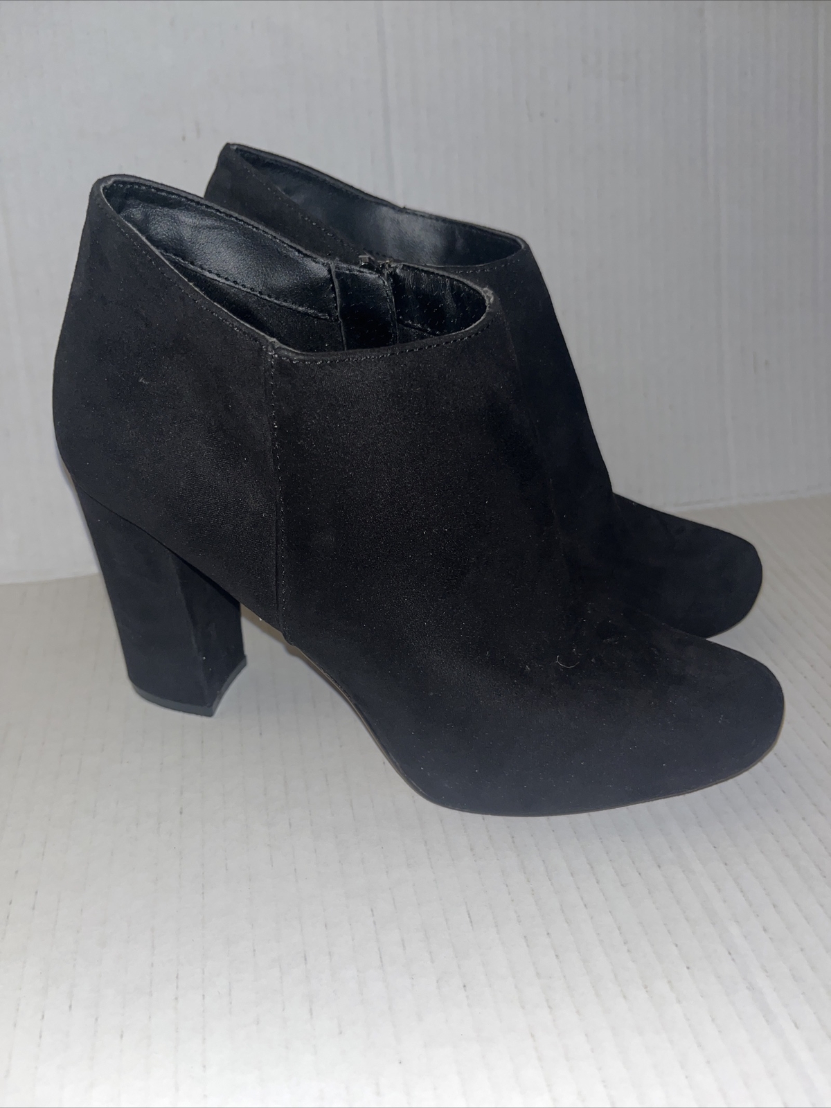 Madden NYC Block Heel Boot in Black Pepper with Fabric Upper and Zipper Detail Pepp01j1