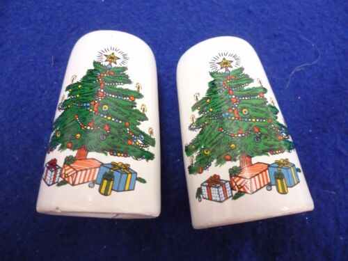 CHRISTMAS TREE SALT AND PEPPER SHAKERS PRESENTS SHINING STAR - Picture 1 of 4