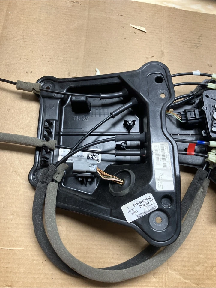 Actuador de pestillo de cerradura de puerta corredera izquierda trasera Chrysler Pacifica 17-23 68234565AG OEM Foto 3 de 4