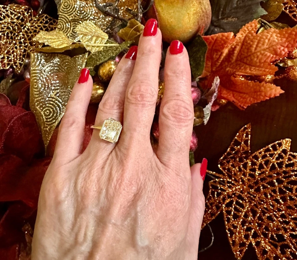 Anillo de diamantes radiantes U-T VV S2 de oro amarillo de 18 k con certificación GIA 4,04 Foto 2 de 4