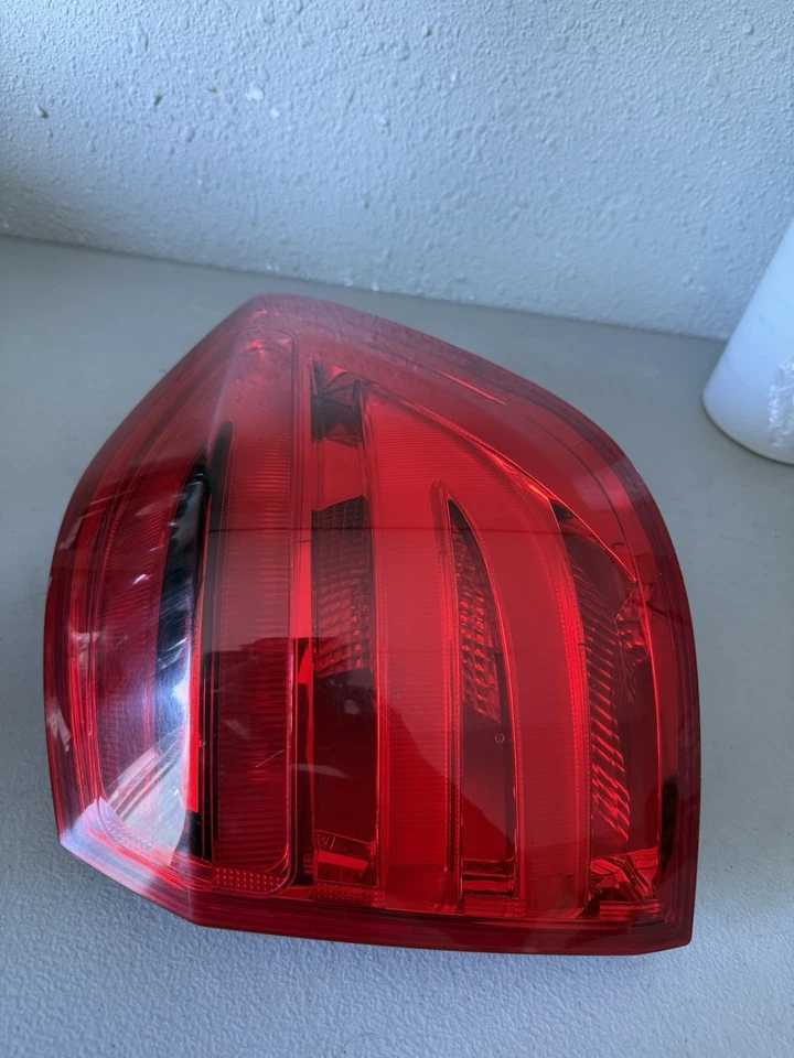 2013-2016 MERCEDES GL GL350 GL450 X166 REAR RIGHT SIDE OUTER TAILLIGHT OEM - Image 3 of 4