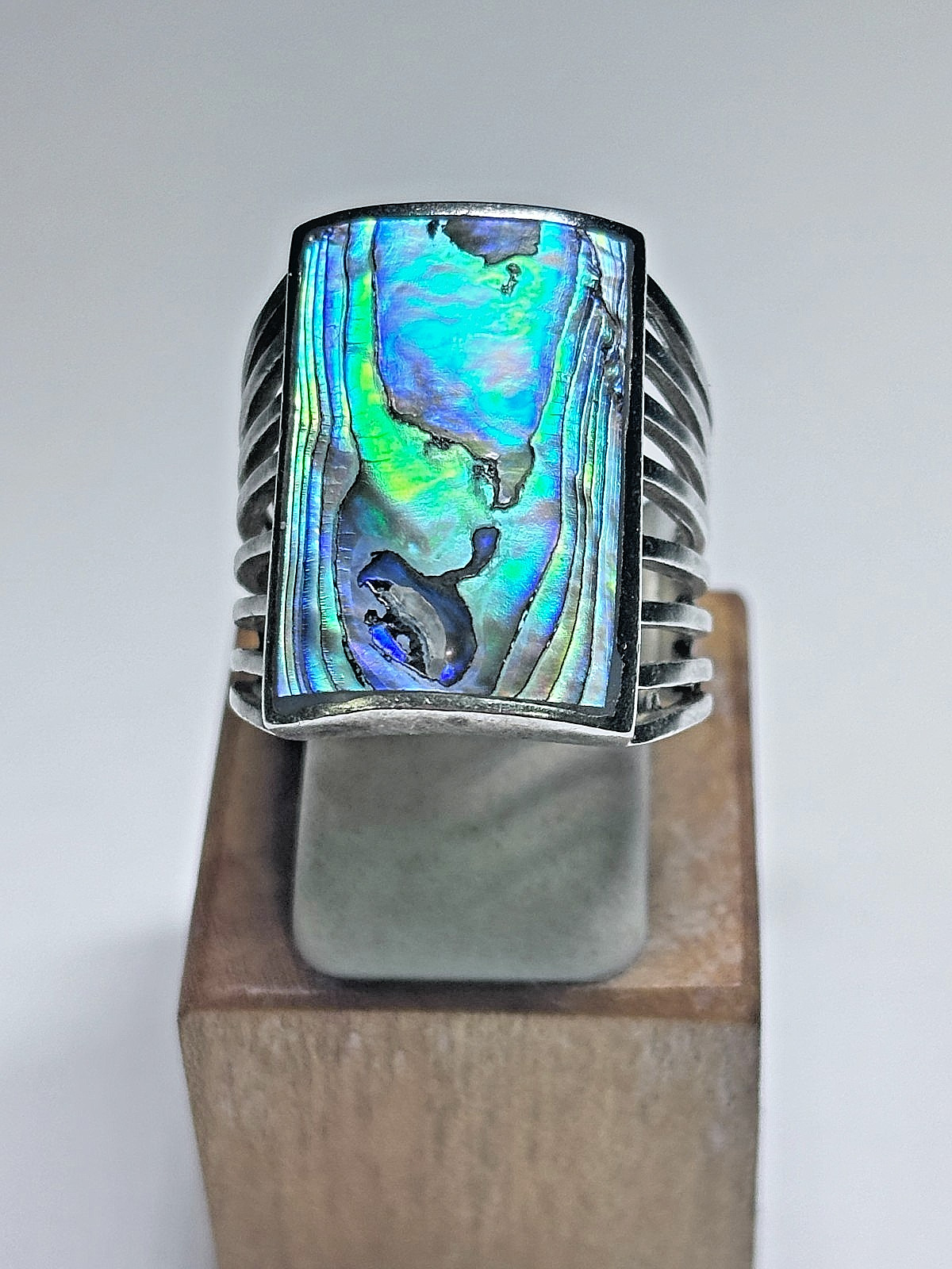 Sterling Silver Abalone Statement Ring 9.3g Sz. 8… - image 1