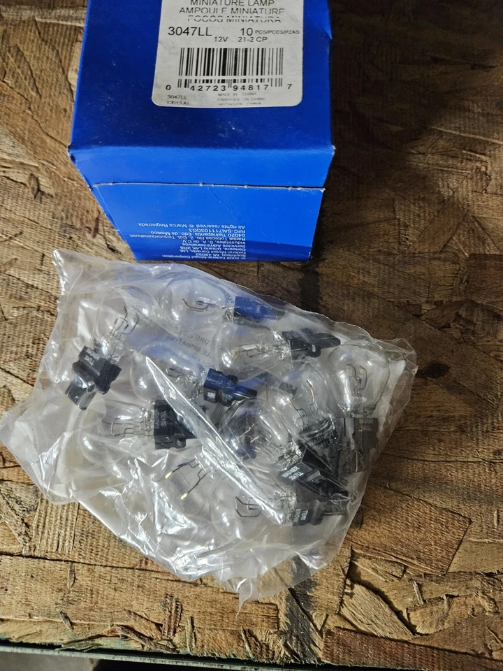 NEW Wagner 3047LL Tail Lights (10) - Image 3 of 4