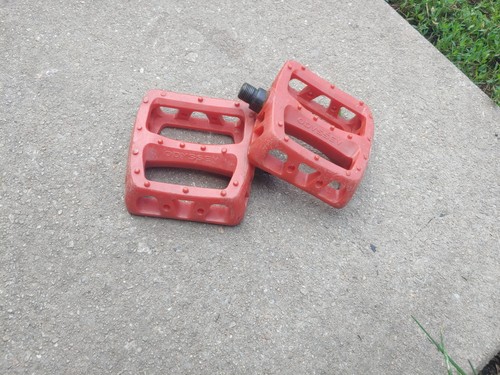 Retro Used Odyssey BMX Pedals Red Composite 9/16 3 Piece Crank - Picture 3 of 10