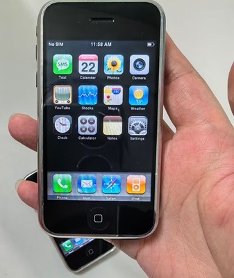 Apple iphone 2G 1st Generation 4GB sliver (Unlocked) Full working