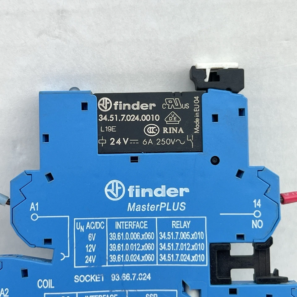 Finder MasterPLUS Relay Socket 39.31.8.230.0060 with 24Vdc Relay - Image 2 of 2