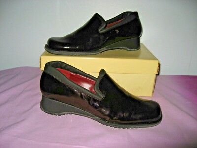 New VIA UNO made in Brazil Dark Maroon Shiny Slip On Women Low Heel Shoes sz 9 M