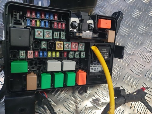 2021 Kia Rio 1.0 Petrol Fuse Box 91740-H8570 - Picture 3 of 8