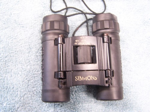 Simmons Binoculars w/ Travel Case 8x21 372FT@1000yds - Picture 2 of 6