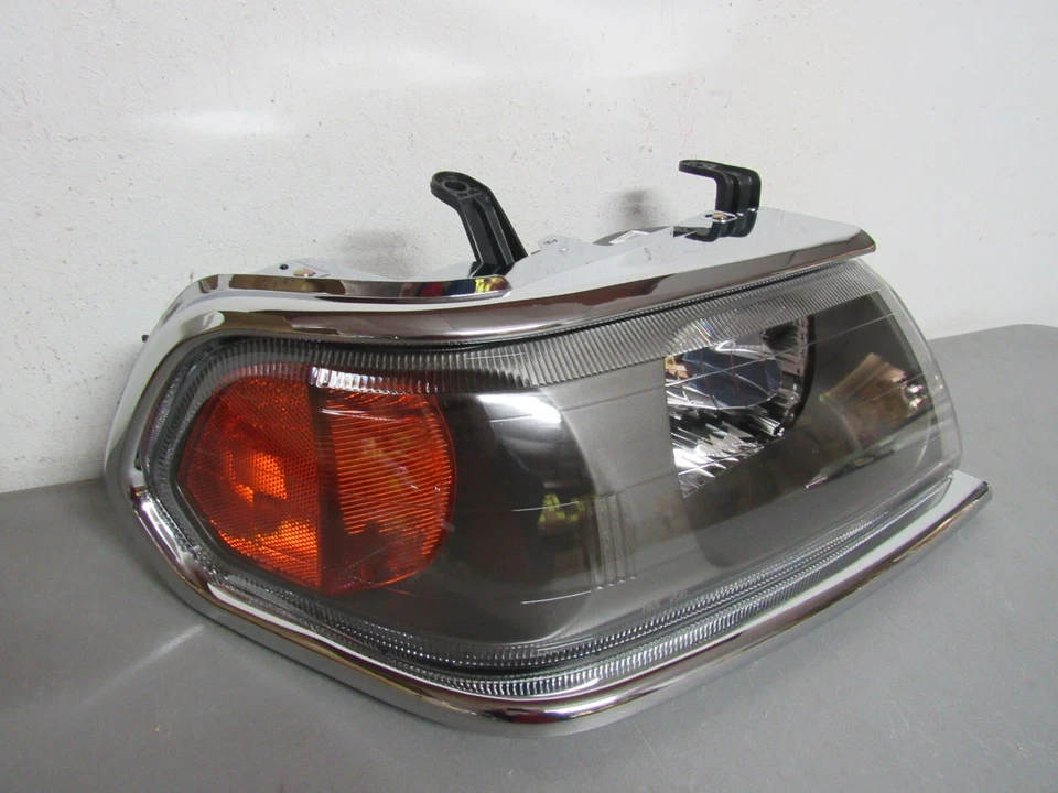 Faro halógeno derecho mitsubishi montero sport 2000 2004 Foto 2 de 4