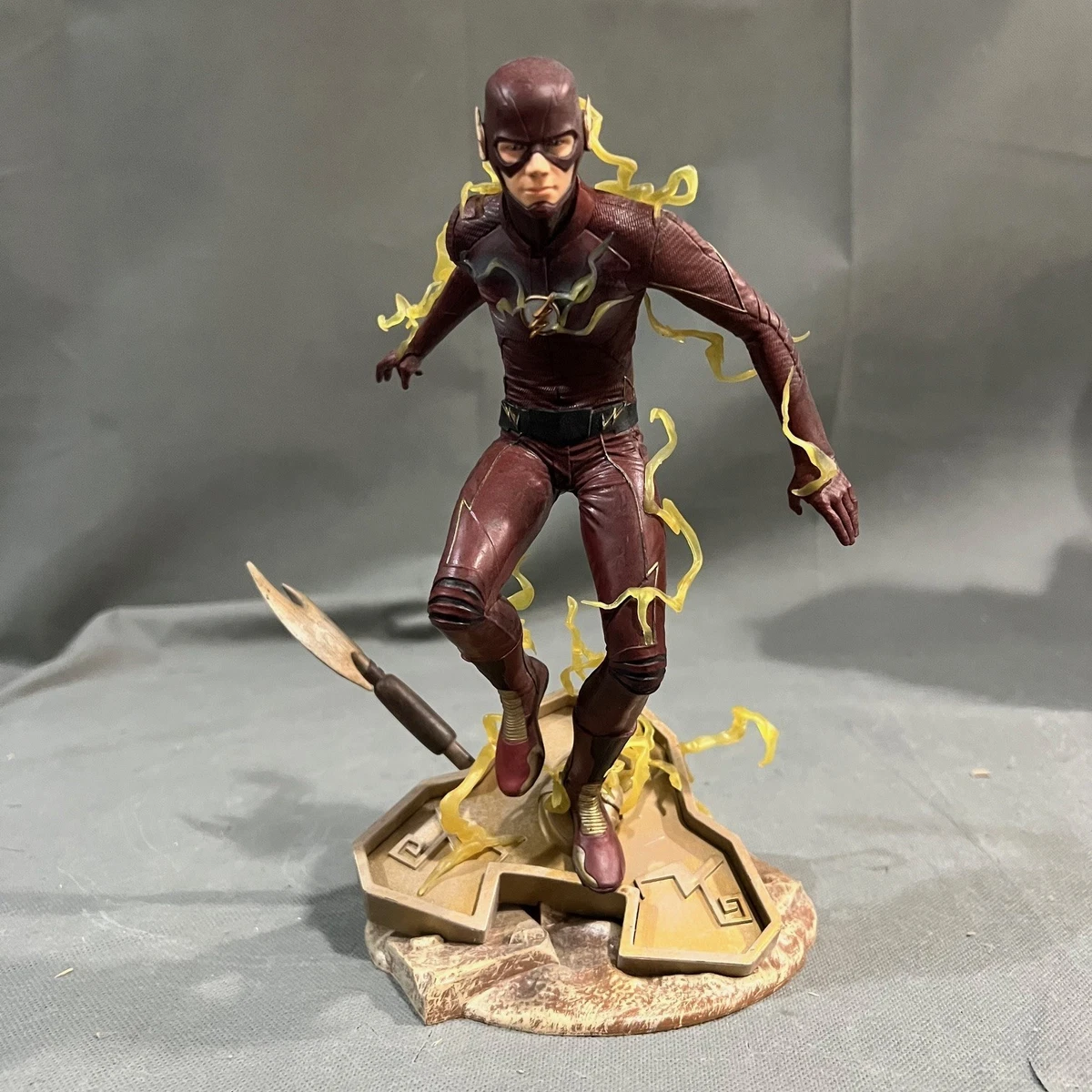 ［ダイアモンドセレクト］DC The Flash Gallery フィギュア Amazon.com: Diamond Select Toys DC Gallery: The Flash PVC Figure
