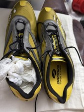 Brooks Surge MD Track &Field Spike Cleats Shark Graphic Size 11 M 783059264837